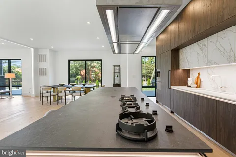 $2,550,000 | 1733 Chain Bridge Road, McLean, VA 22101