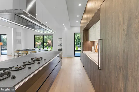 $2,550,000 | 1733 Chain Bridge Road, McLean, VA 22101