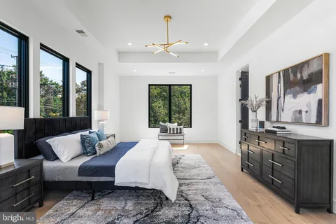 $2,550,000 | 1733 Chain Bridge Road, McLean, VA 22101