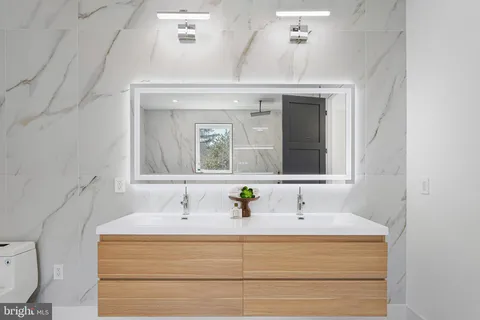 $2,550,000 | 1733 Chain Bridge Road, McLean, VA 22101