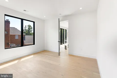 $2,550,000 | 1733 Chain Bridge Road, McLean, VA 22101