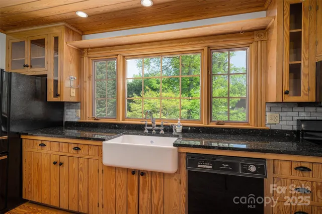 $980,000 | 418 3rd Street Northeast, Hickory, NC 28601