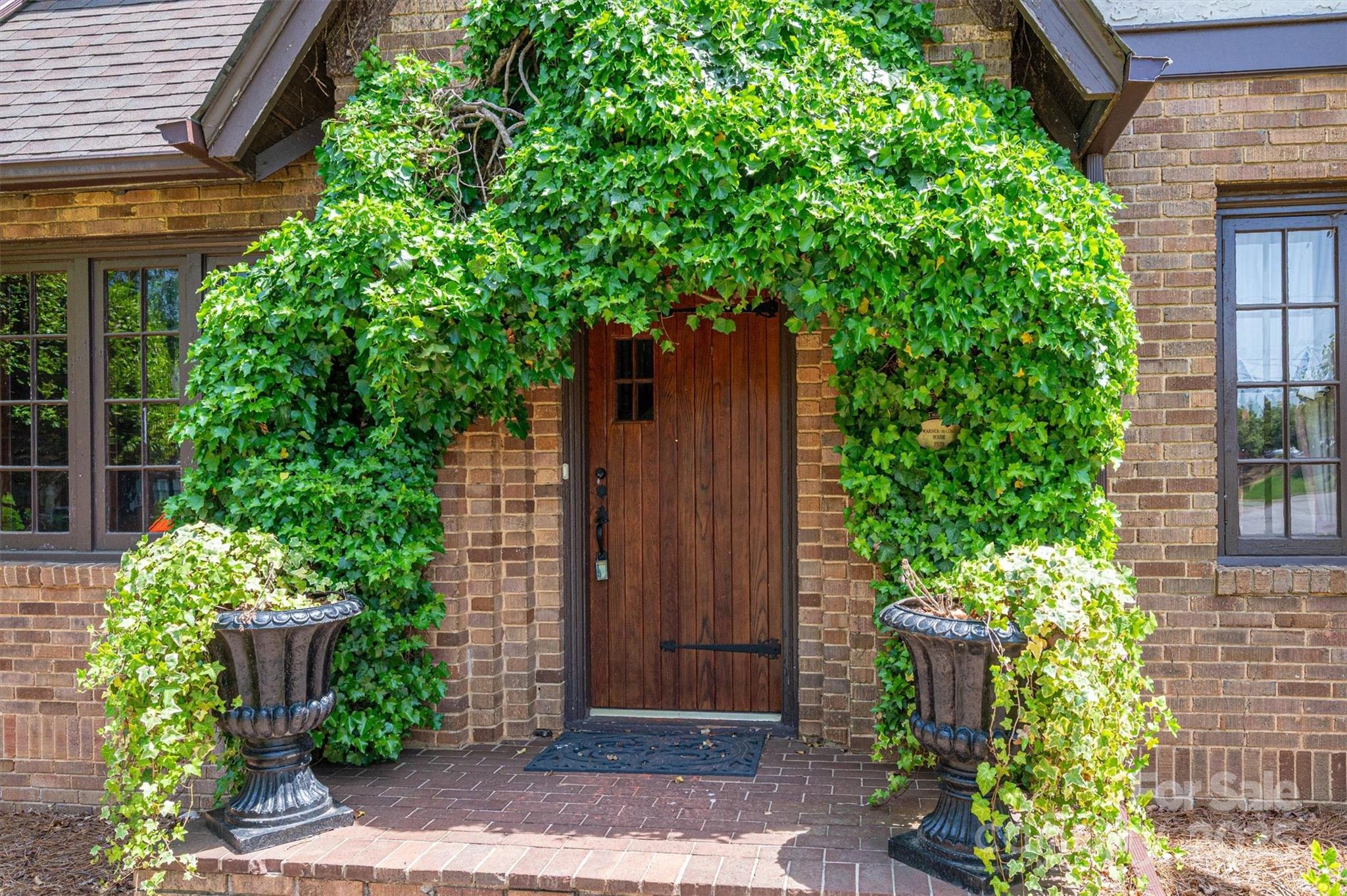 418 3rd Street Northeast Hickory, NC 28601 - Photo 4 of 48