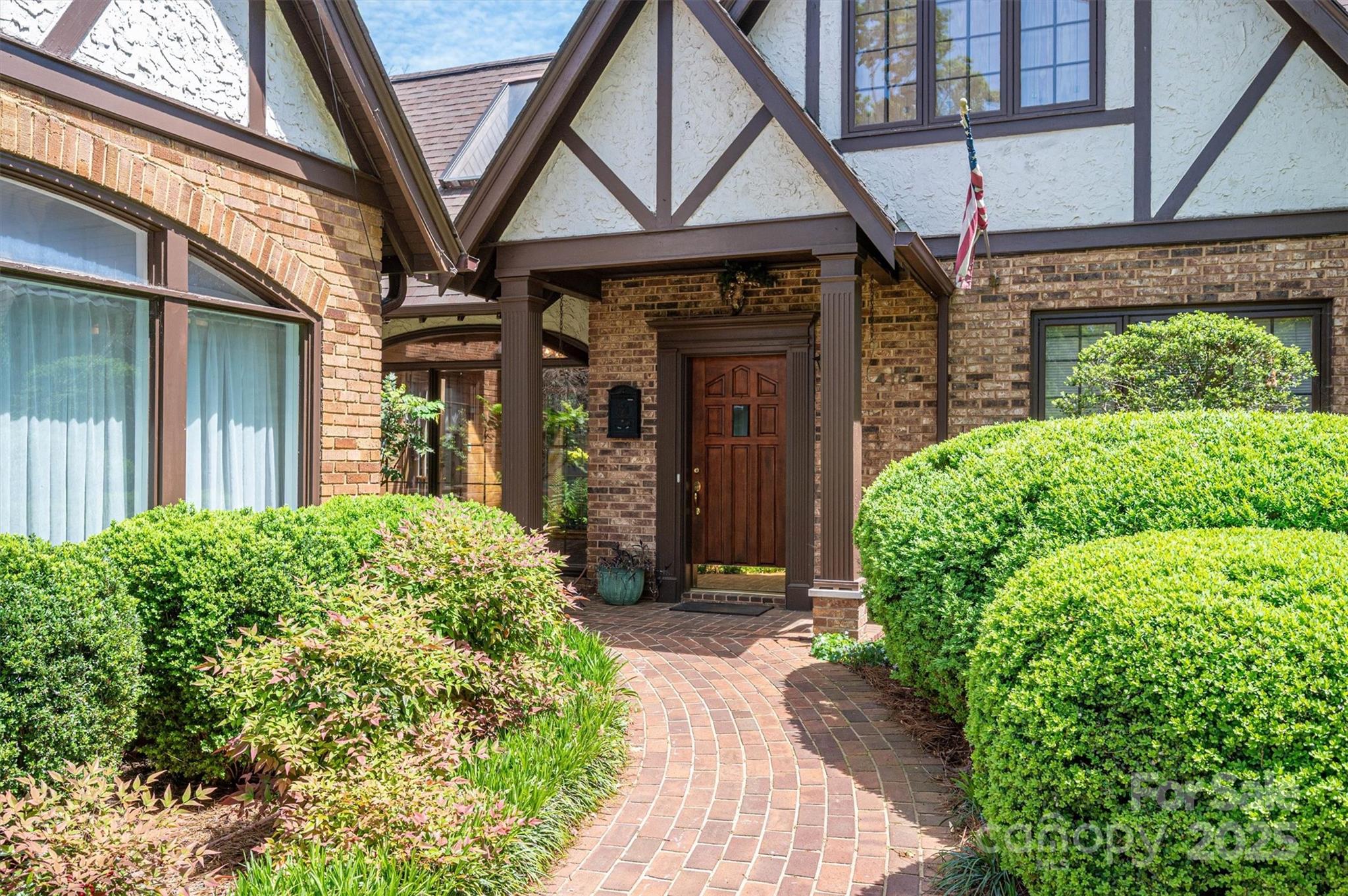 418 3rd Street Northeast Hickory, NC 28601 - Photo 5 of 48