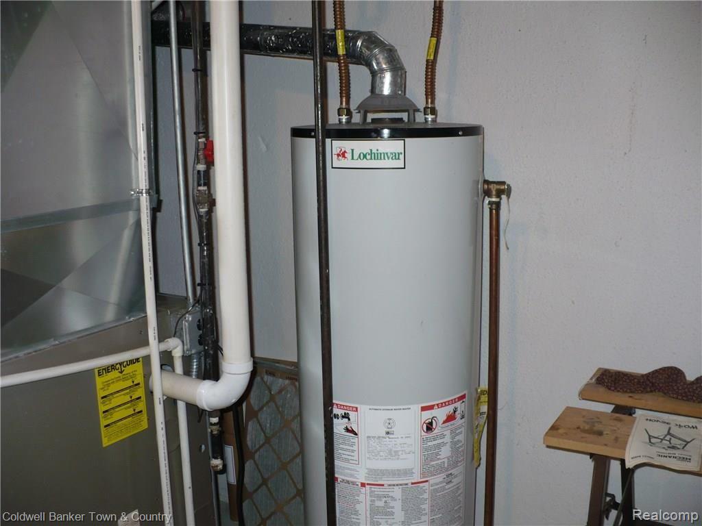 19461 Wedgewood Road Riverview, MI 48193 - Photo 15 of 22 Water Heater
