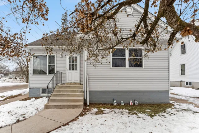 $210,000 | 300 3rd Street Southwest, Cokato, MN 55321