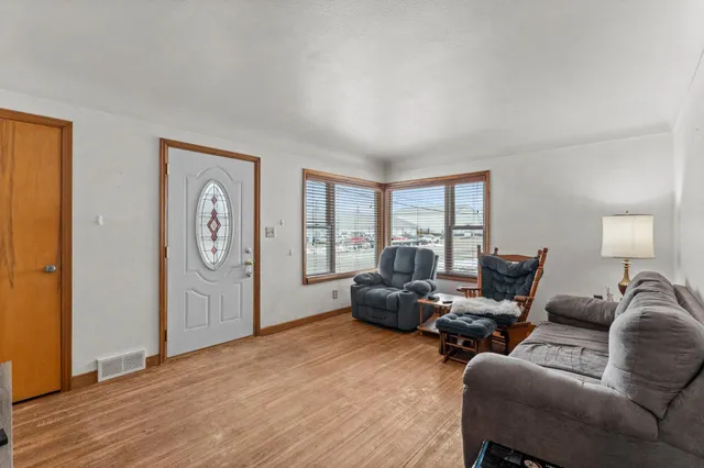 $210,000 | 300 3rd Street Southwest, Cokato, MN 55321