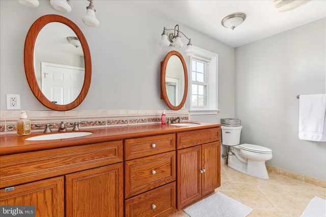 $899,900 | 39704 Rickard Road, Lovettsville, VA 20180