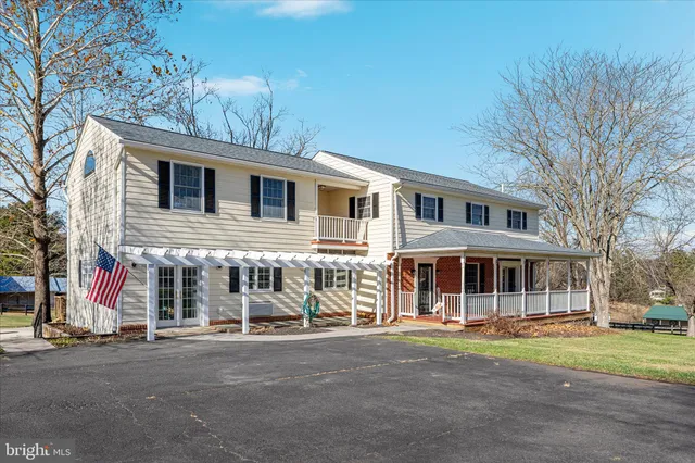 $899,900 | 39704 Rickard Road, Lovettsville, VA 20180