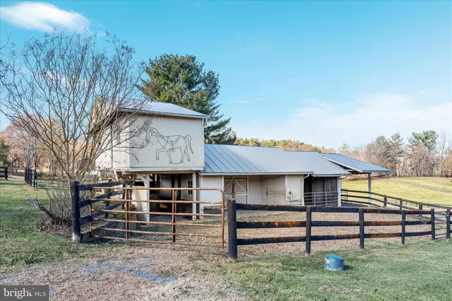 $899,900 | 39704 Rickard Road, Lovettsville, VA 20180