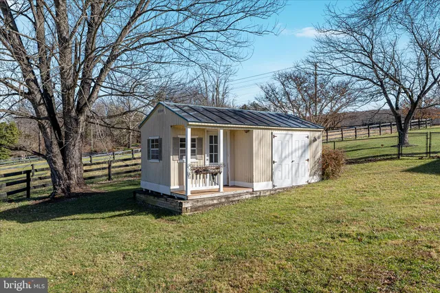 $899,900 | 39704 Rickard Road, Lovettsville, VA 20180