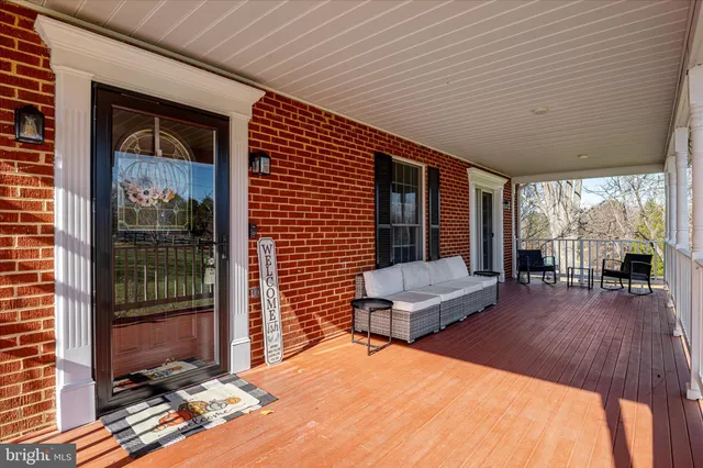 $899,900 | 39704 Rickard Road, Lovettsville, VA 20180