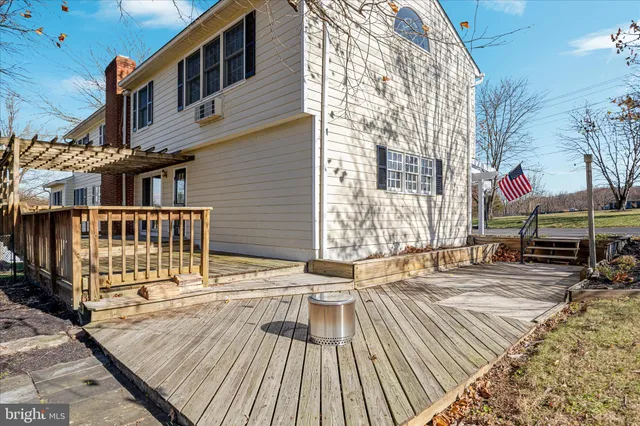 $899,900 | 39704 Rickard Road, Lovettsville, VA 20180