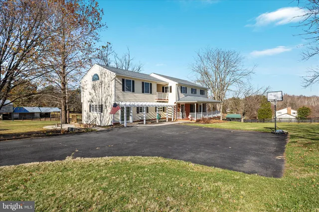 $899,900 | 39704 Rickard Road, Lovettsville, VA 20180