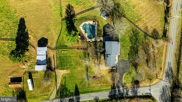 $899,900 | 39704 Rickard Road, Lovettsville, VA 20180