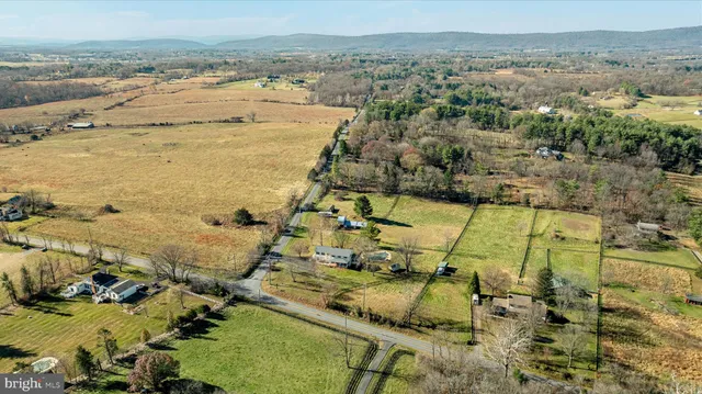 $899,900 | 39704 Rickard Road, Lovettsville, VA 20180