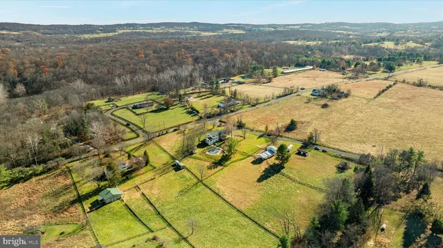 $899,900 | 39704 Rickard Road, Lovettsville, VA 20180