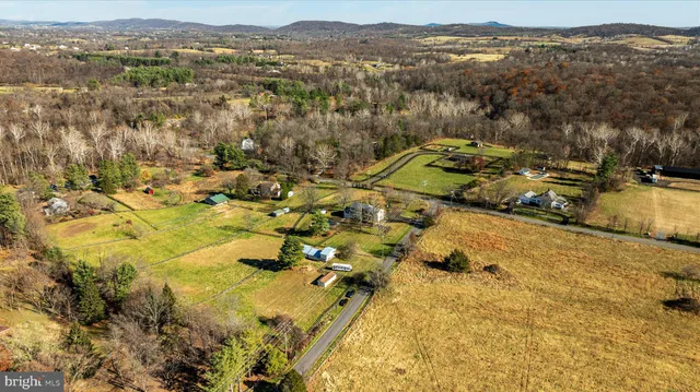 $899,900 | 39704 Rickard Road, Lovettsville, VA 20180