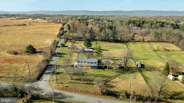 $899,900 | 39704 Rickard Road, Lovettsville, VA 20180