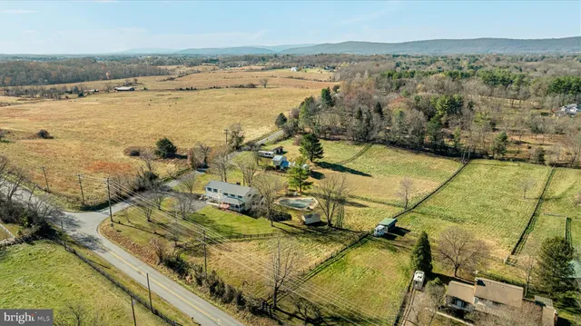 $899,900 | 39704 Rickard Road, Lovettsville, VA 20180