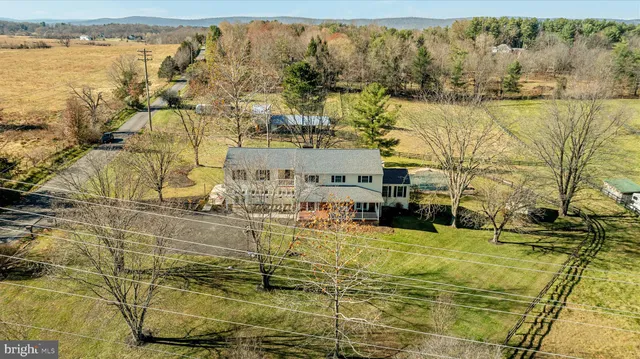 $899,900 | 39704 Rickard Road, Lovettsville, VA 20180