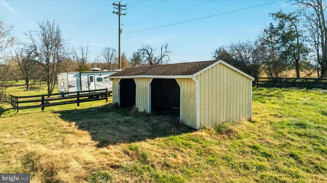 $899,900 | 39704 Rickard Road, Lovettsville, VA 20180