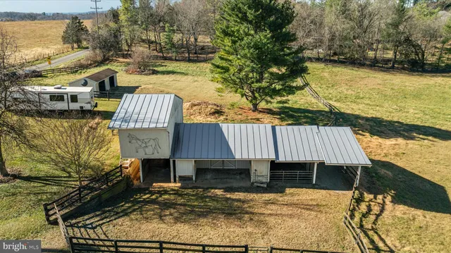 $899,900 | 39704 Rickard Road, Lovettsville, VA 20180