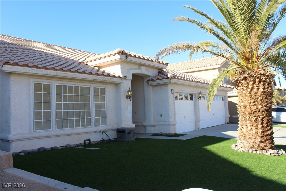 2763 Chokecherry Avenue Henderson, NV 89074 - Photo 3 of 32