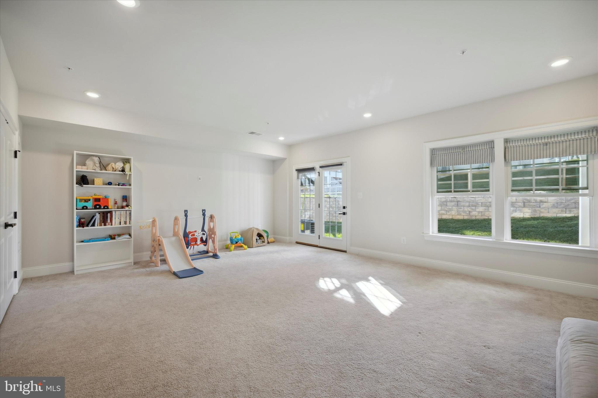 831 Stonecliffe Road Malvern, PA 19355 - Photo 25 of 32 a view of livingroom with hardwood