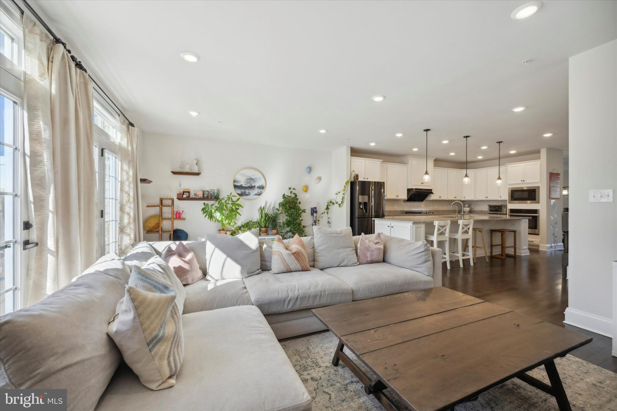 831 Stonecliffe Road Malvern, PA 19355 - Photo 10 of 32 a living room with furniture and kitchen view