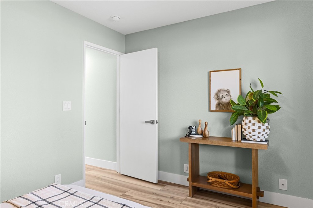 1572 Arch Way Chico, CA 95973 - Photo 20 of 43 a living room with furniture and a potted plant