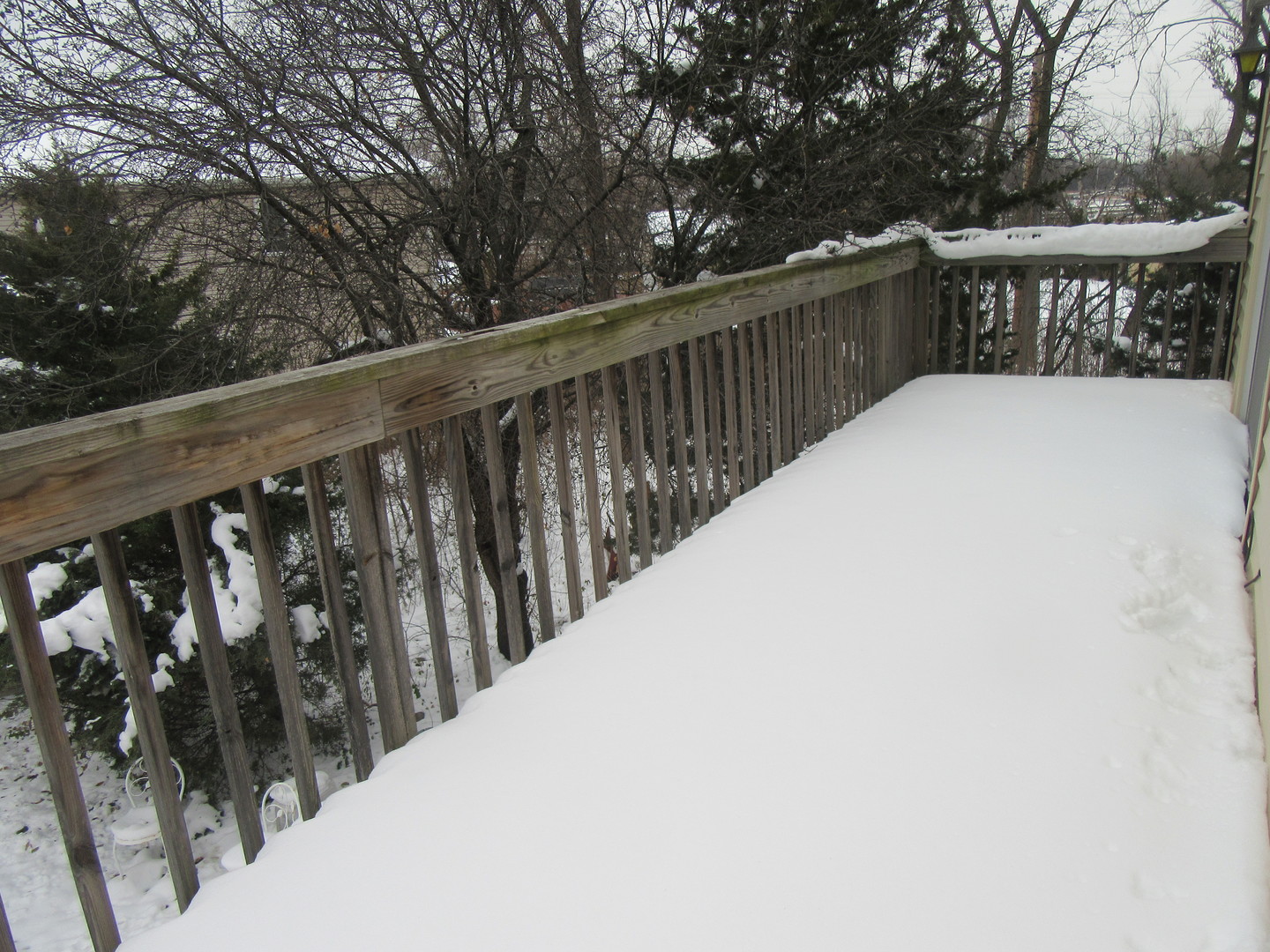 740 Jr Terrace Elmhurst, IL 60126 - Photo 17 of 30 a view of a wooden fence