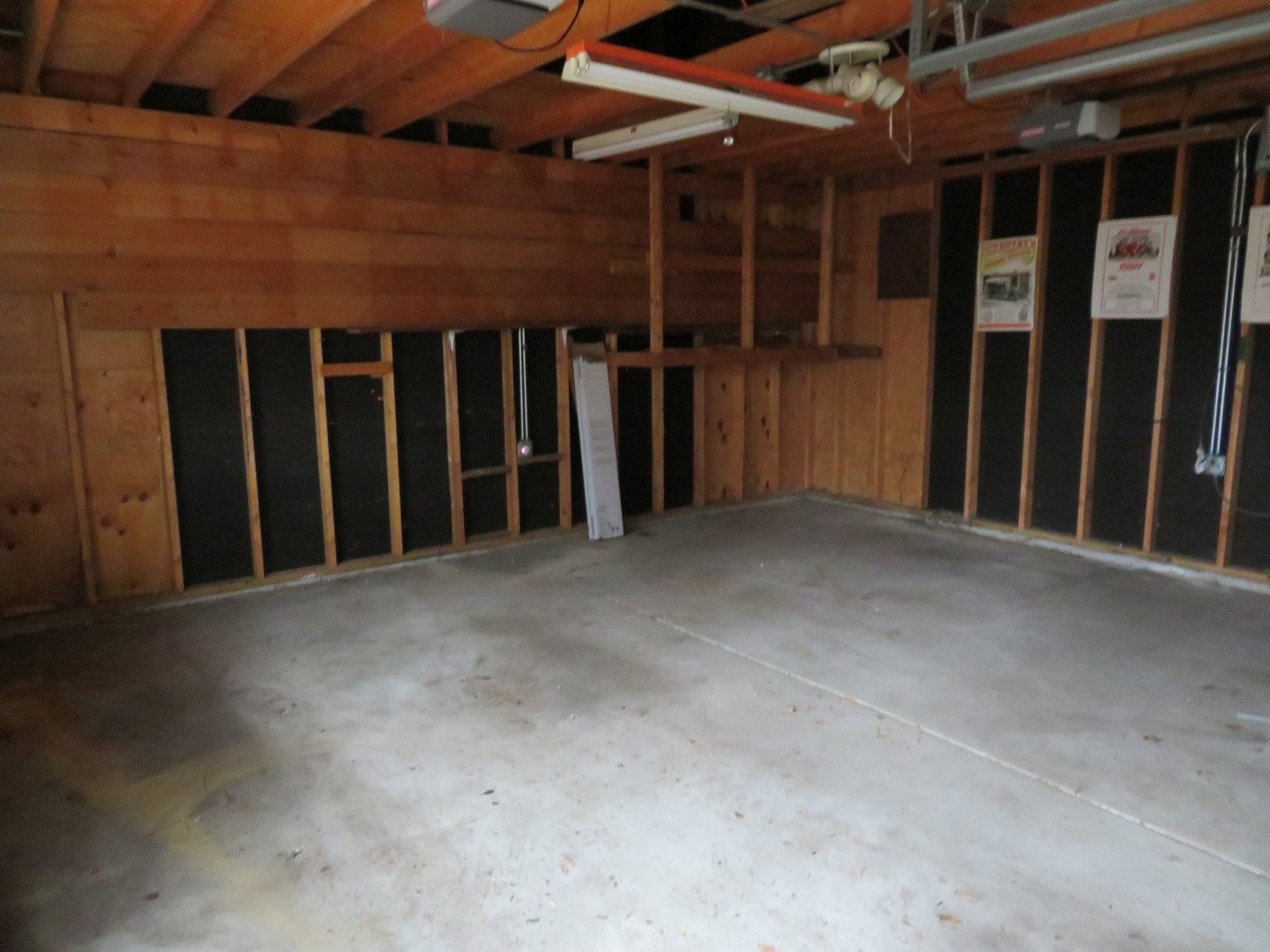 740 Jr Terrace Elmhurst, IL 60126 - Photo 21 of 30 a view of a garage
