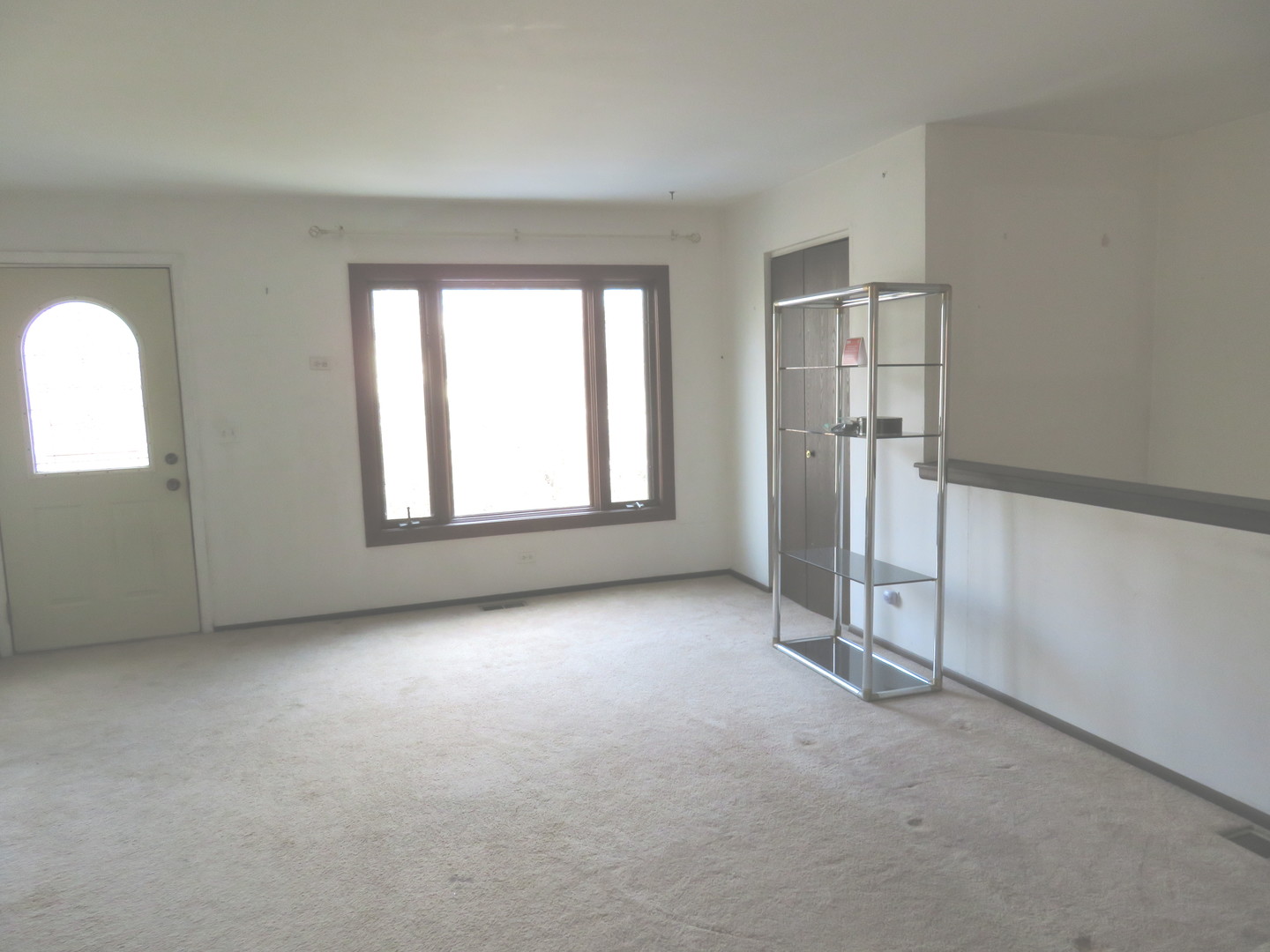 740 Jr Terrace Elmhurst, IL 60126 - Photo 4 of 22 an empty room with windows