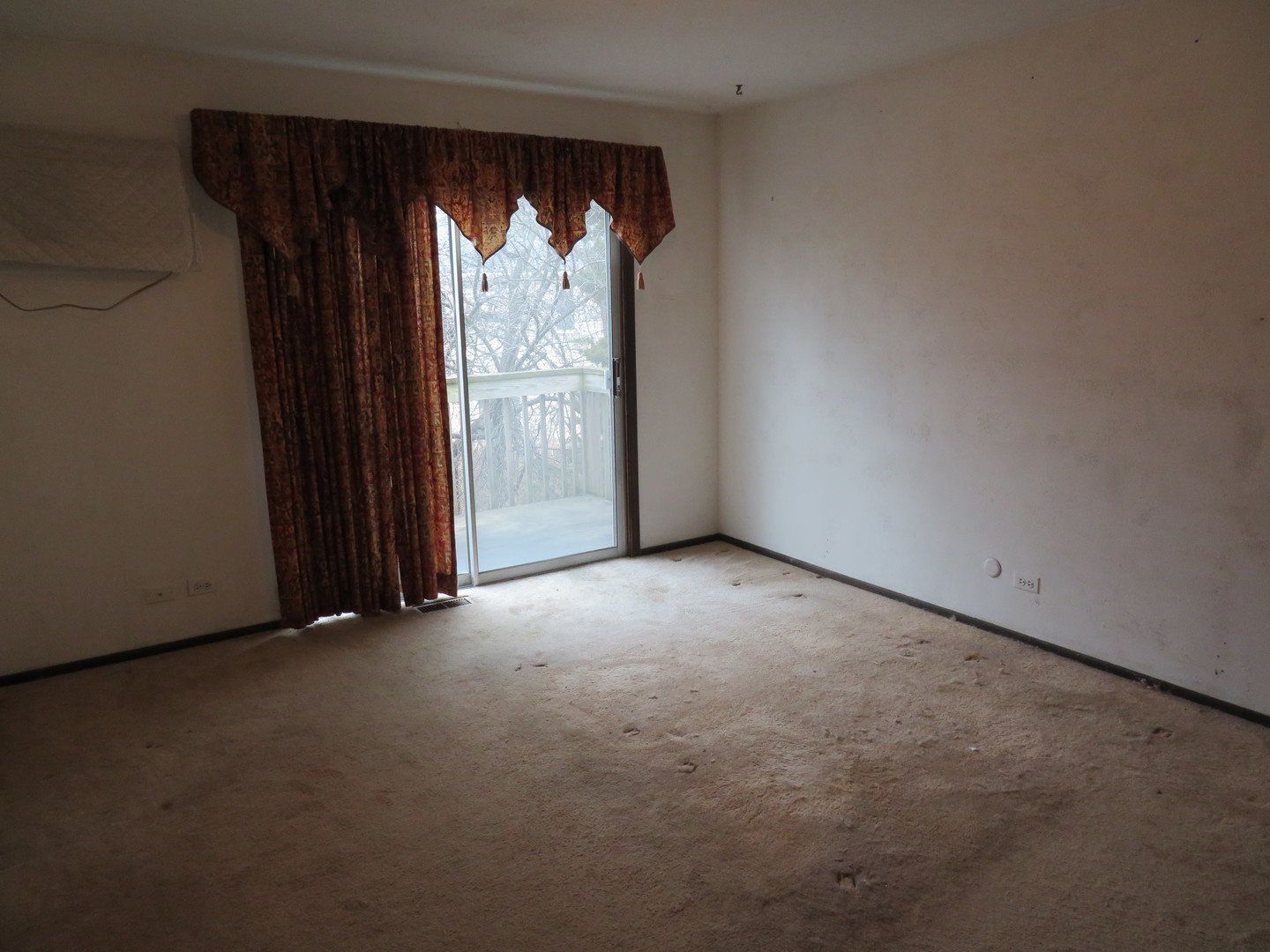 740 Jr Terrace Elmhurst, IL 60126 - Photo 10 of 30 a view of empty room with closet