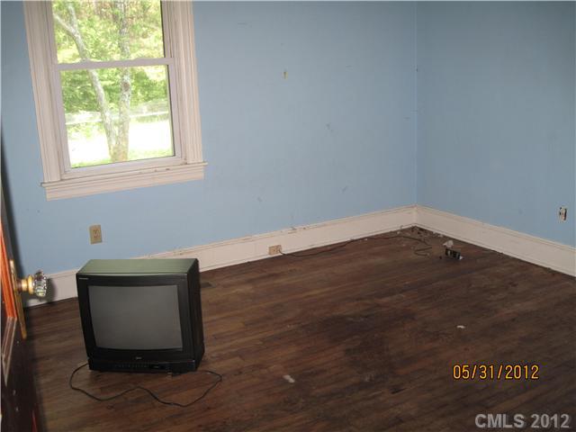 303 Taylor Road Stanley, NC 28164 - Photo 5 of 6 Gallery Image 5