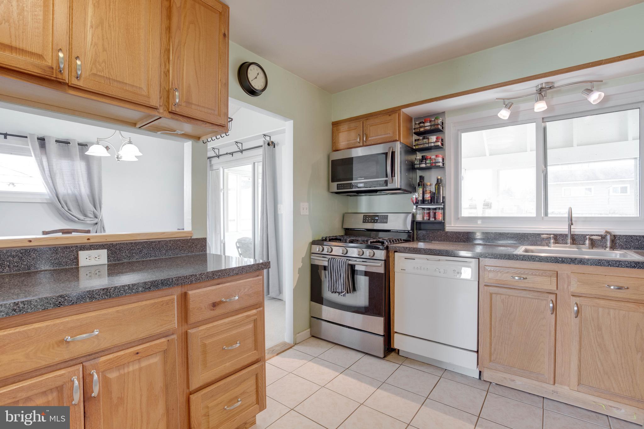 903 Prestwood Road Baltimore, MD 21228 - Photo 11 of 39