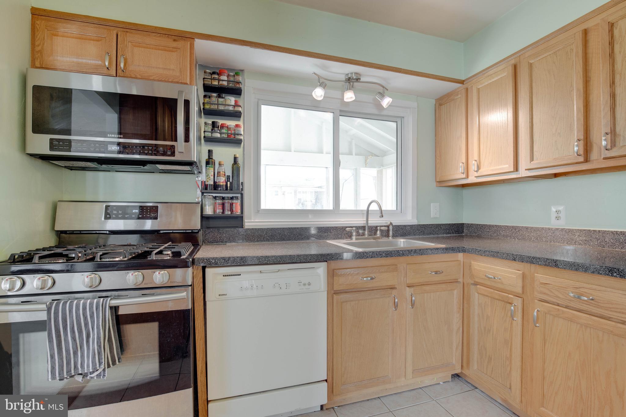 903 Prestwood Road Baltimore, MD 21228 - Photo 14 of 39