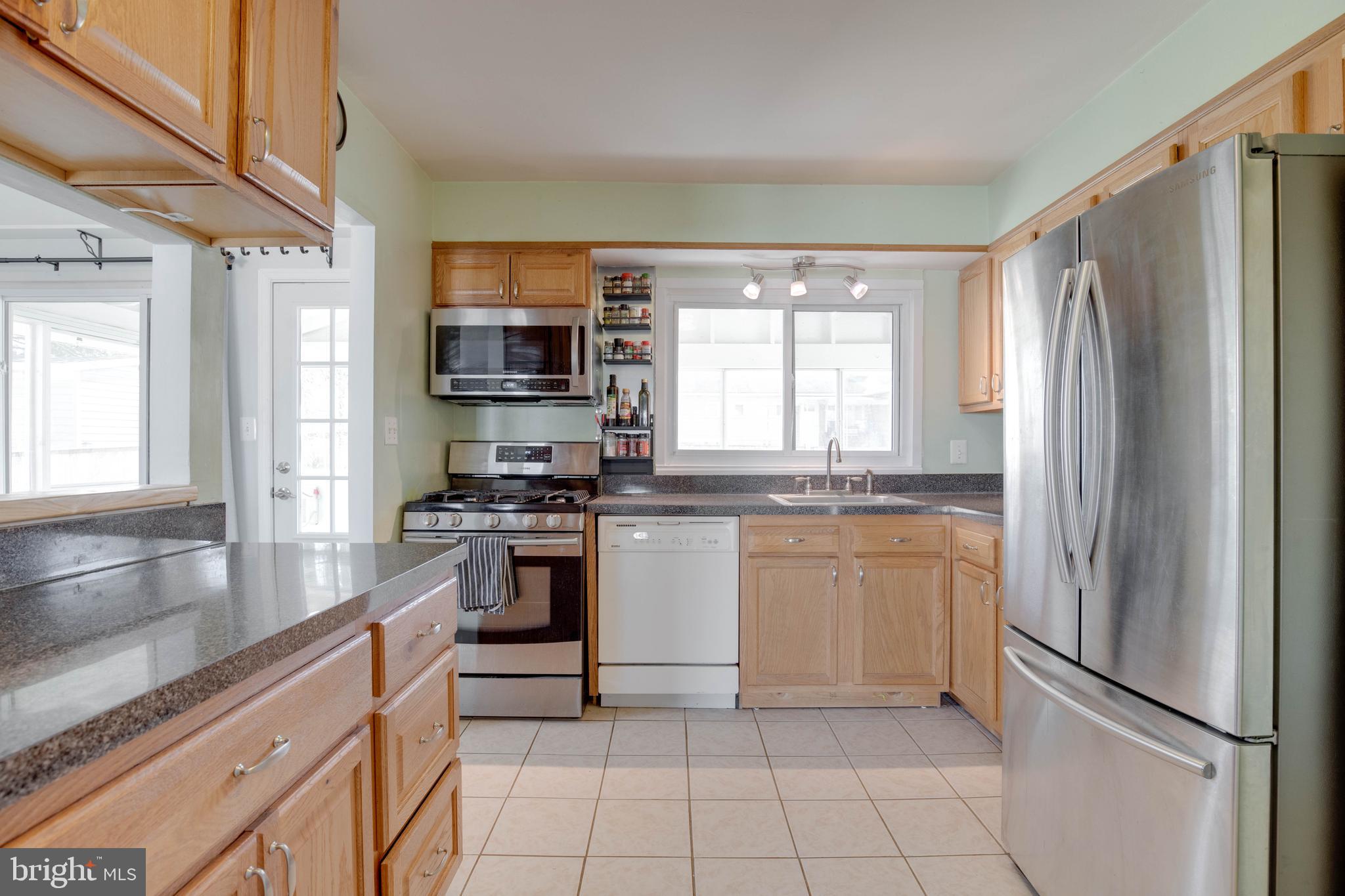 903 Prestwood Road Baltimore, MD 21228 - Photo 10 of 39