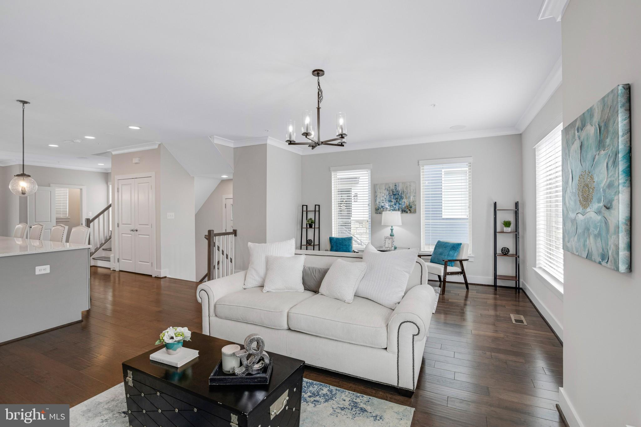 2873 Lowen Valley Road Alexandria, VA 22303 - Photo 8 of 50 Oversized Living Area