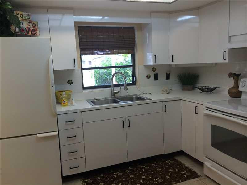 317 Masters Road Palm Springs, FL 33461 - Photo 11 of 19 Kitchen