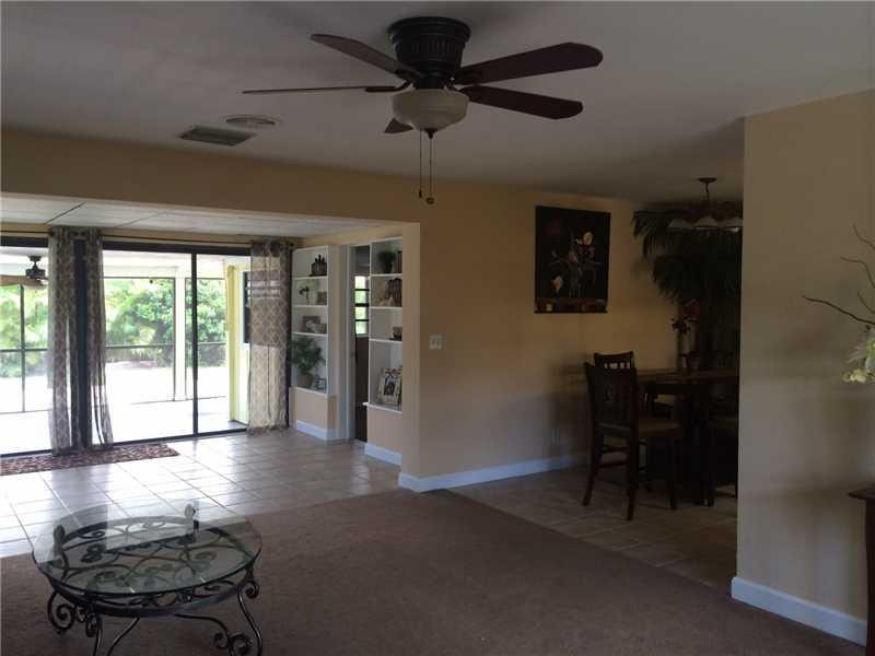 317 Masters Road Palm Springs, FL 33461 - Photo 6 of 19 Den/Family/Great Room