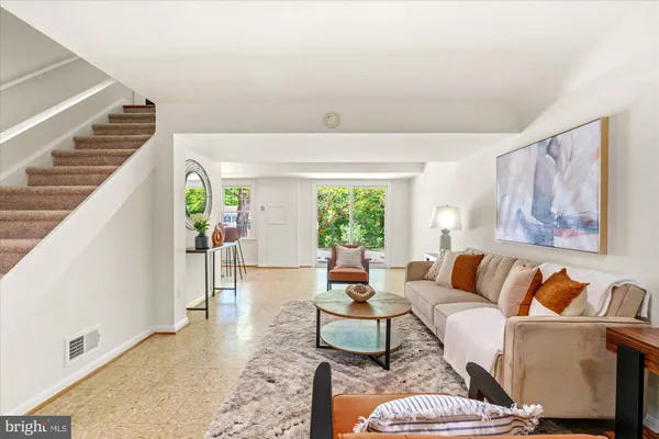 $1,600,000 | 1732 Chesterford Way, McLean, VA 22101