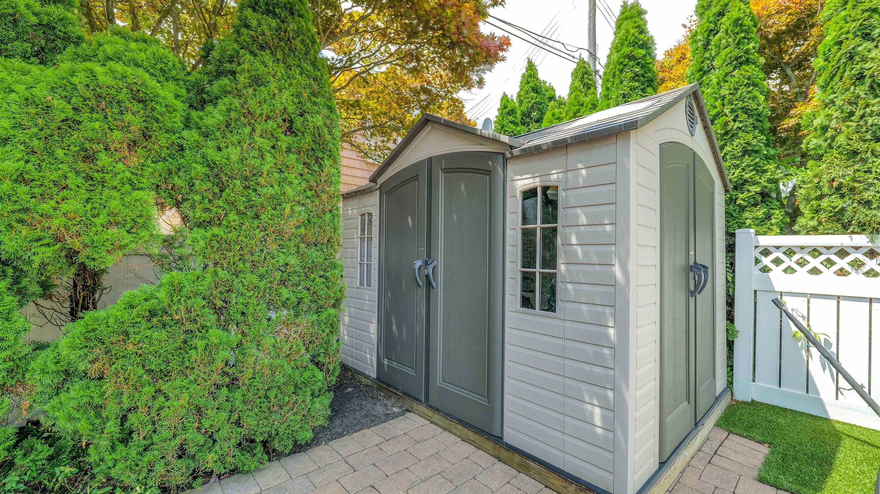 6 North Lancaster Avenue Margate City, NJ 08402 - Photo 32 of 32 a porch with seating space