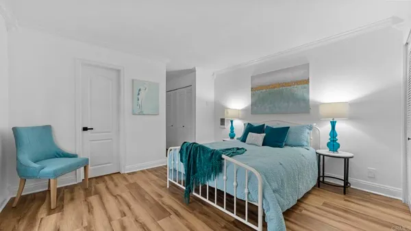 a very nice looking room with a mirror