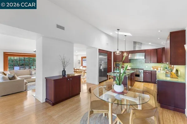 $1,565,000 | 1079 West Holly Street, Walnut Creek, CA 94598