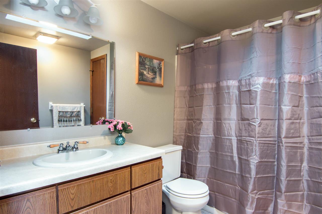 983 Winborne Road Lake Summerset, IL 61019 - Photo 12 of 22 a bathroom with a sink toilet vanity and shower