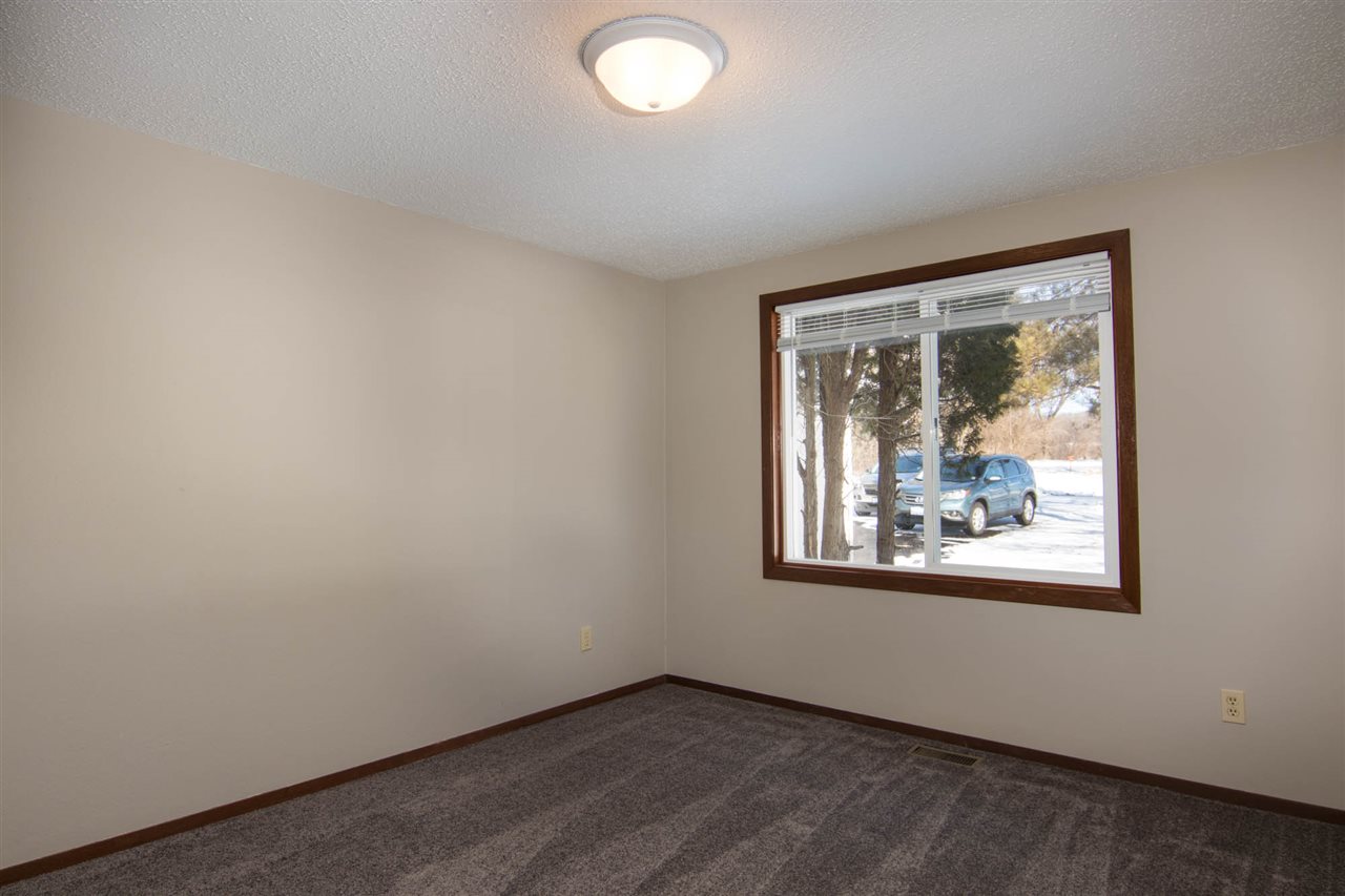 983 Winborne Road Lake Summerset, IL 61019 - Photo 20 of 22 an empty room with a window