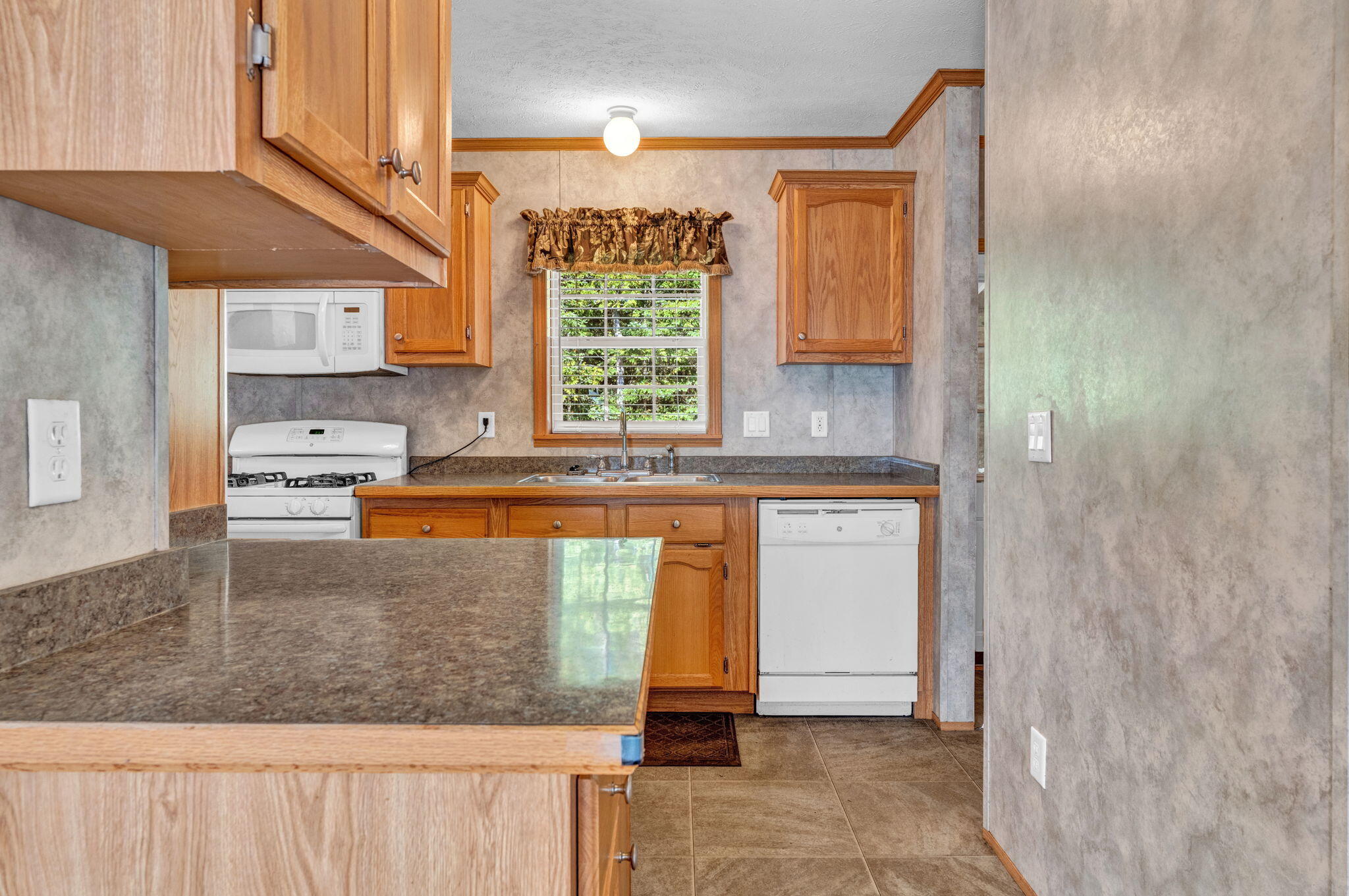 2392 Hudson Road Hudson, ME 04449 - Photo 9 of 77
