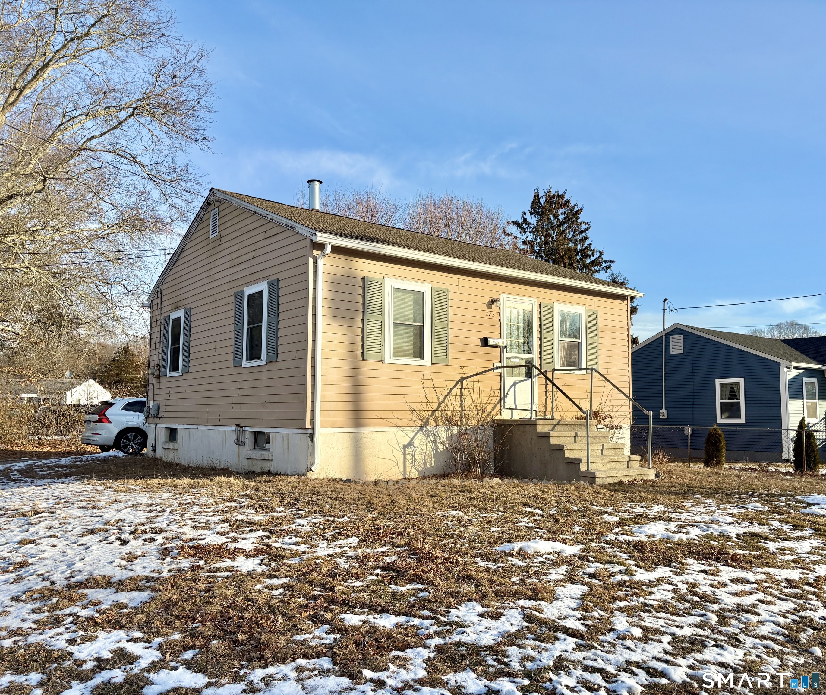 a view of a house with backyard and sitting area